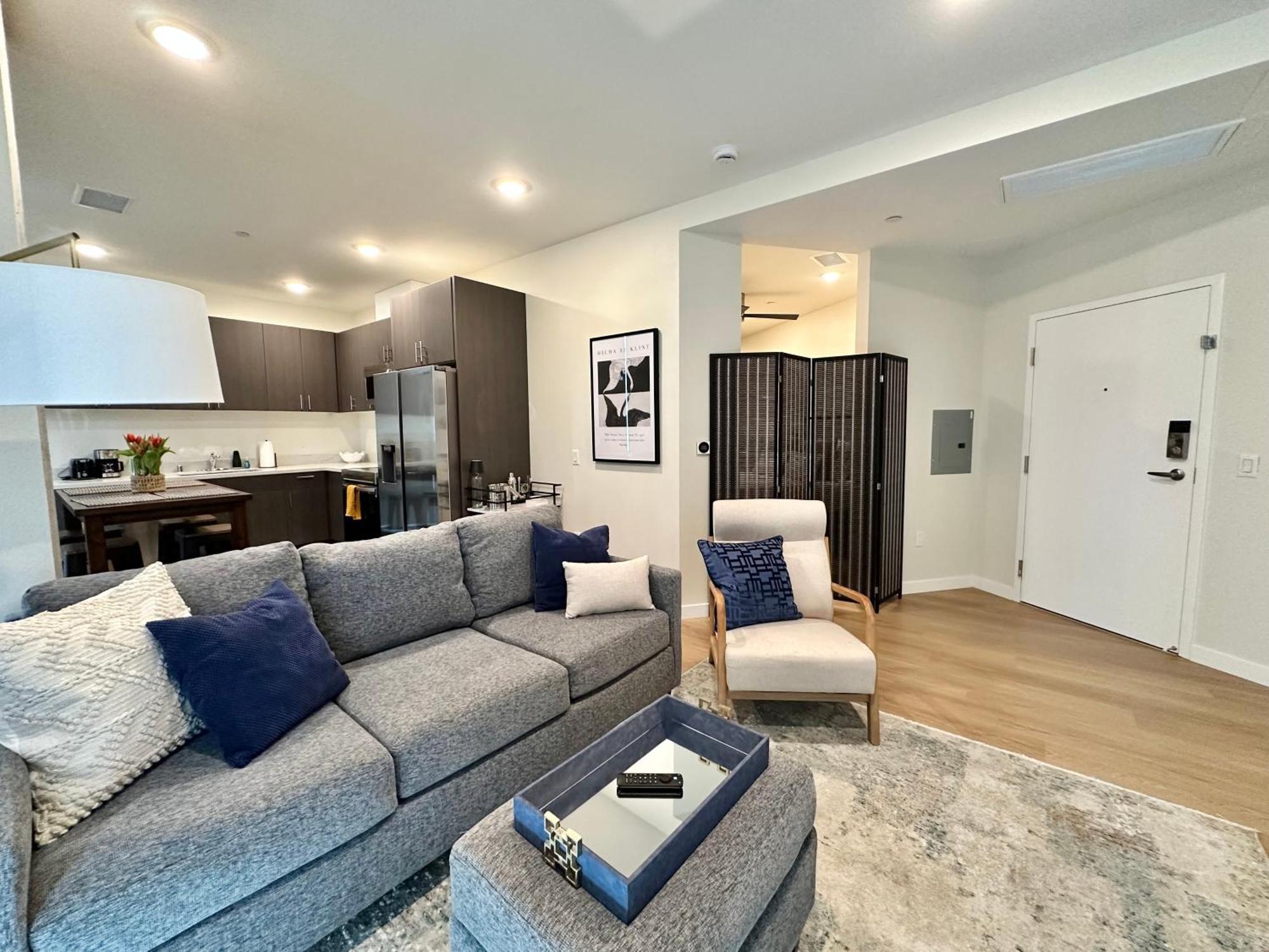Nimitz Crossing Luxury Residences San Diego Room photo